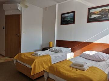 Фото номера Двухместный номер с 2 отдельными кроватями Отель Golf Hotel Lisia Polana г. Pomocnia 4